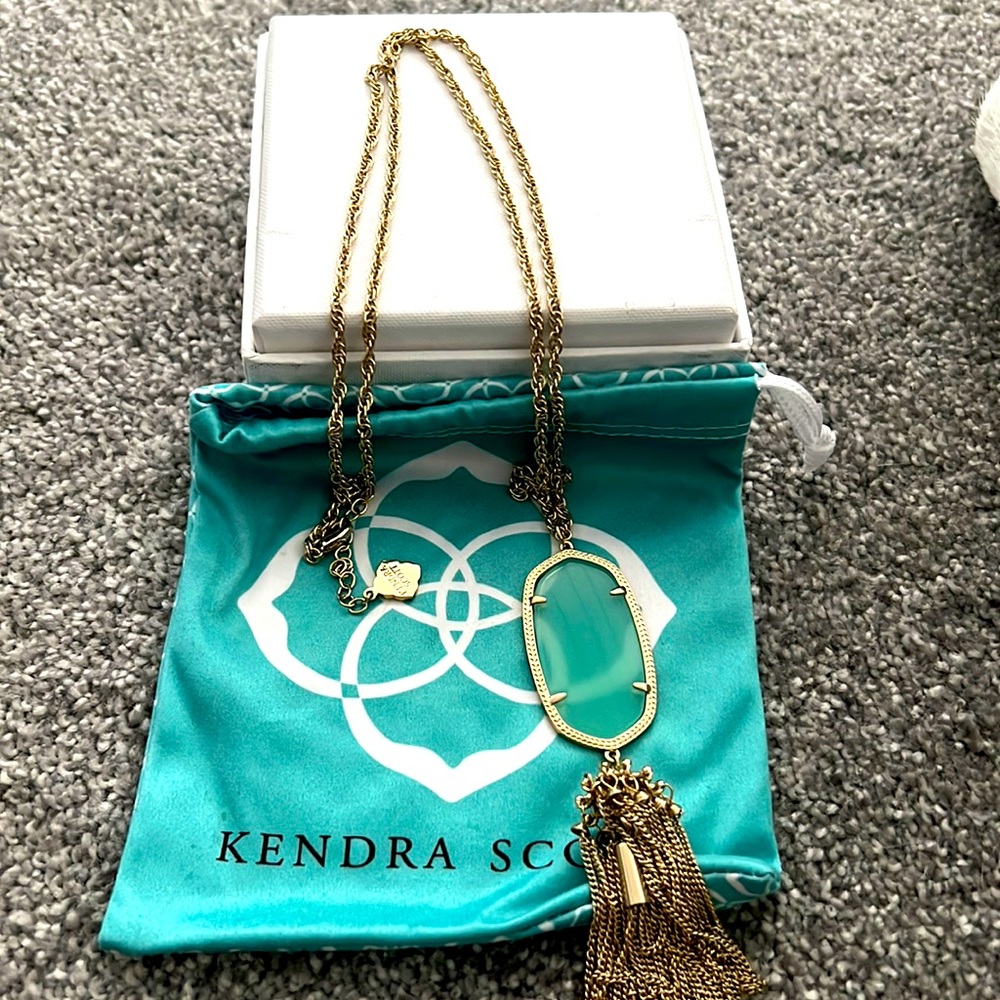 Kendra Scott pendant necklace